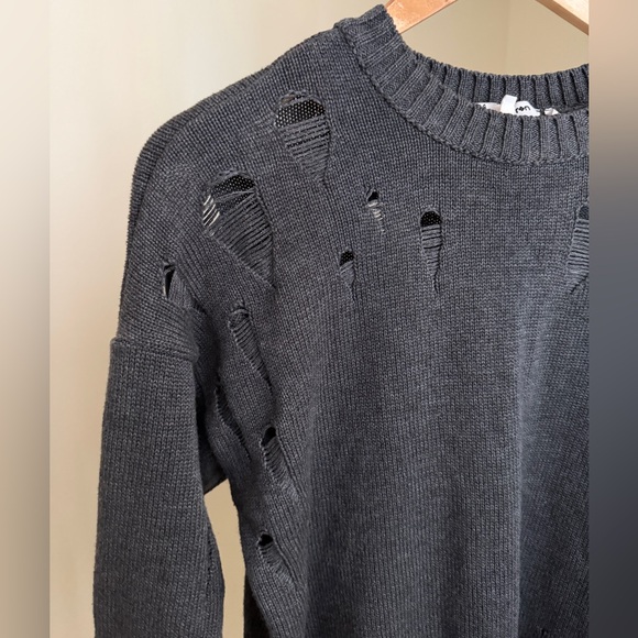 Grey ripped Crewneck Sweater jumper - Picture 2 of 5